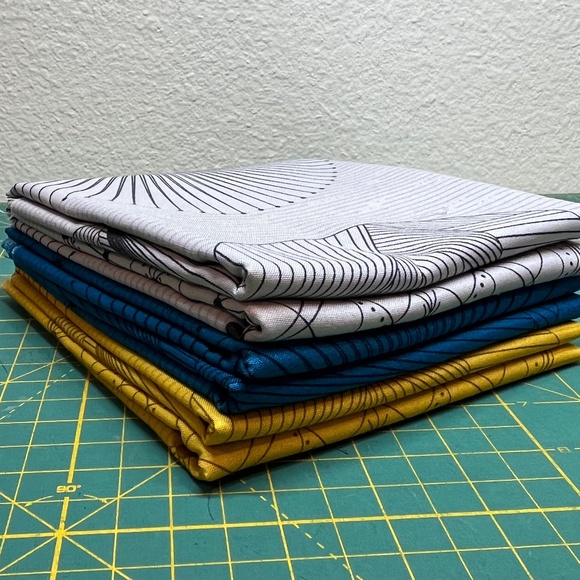 Quilting cotton - vibrant panels from Quantum by Guicy Guice - Picture 2 of 5